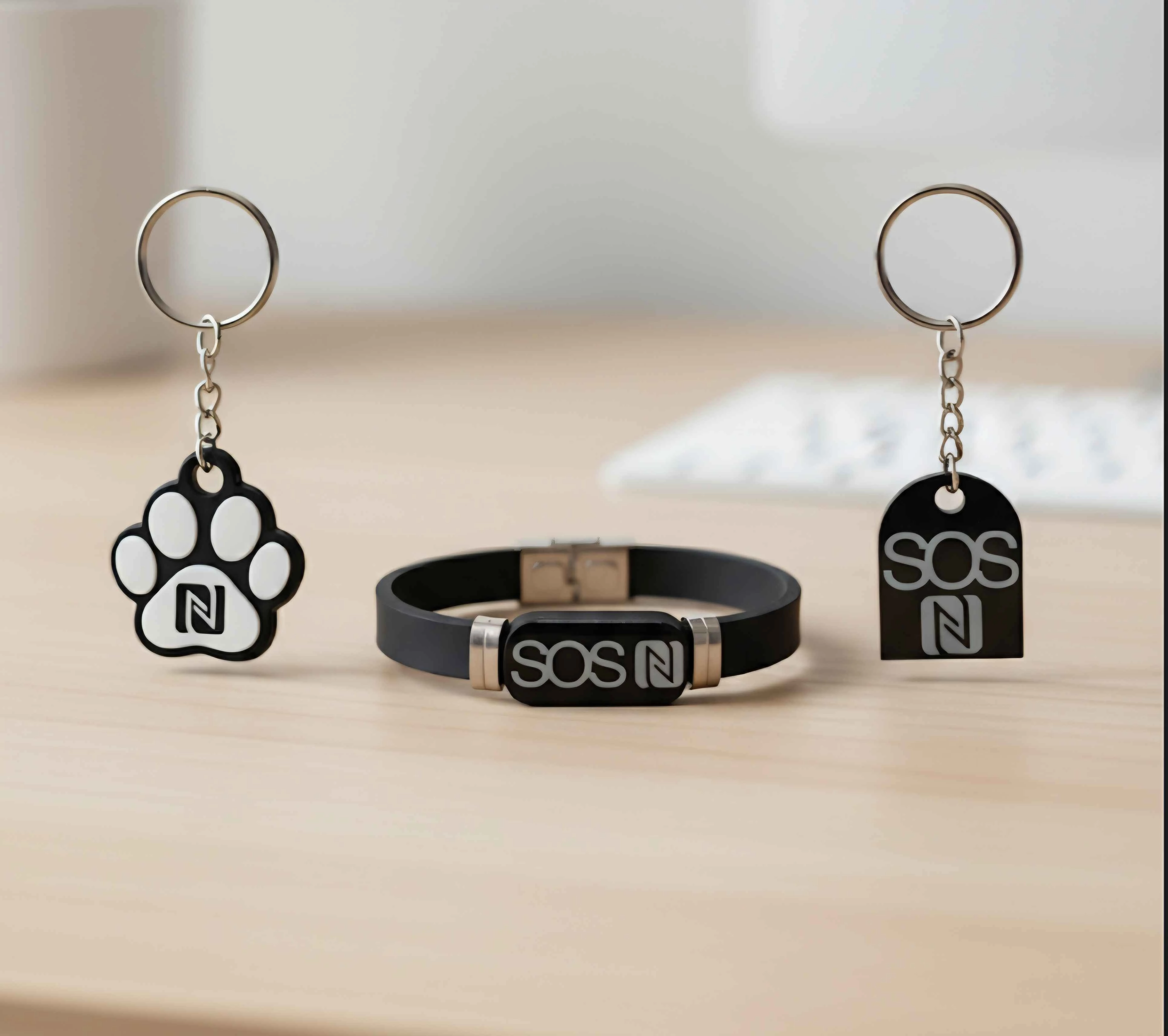 Positive Szene: Familie, Haustier oder Reisetasche mit Anh&auml;nger